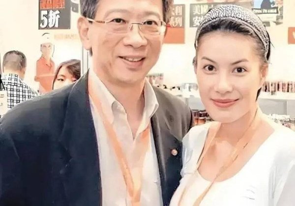 股票配资中心网址 TVB荧幕女神放弃名分生女，却被分手！56岁江希文现状曝光